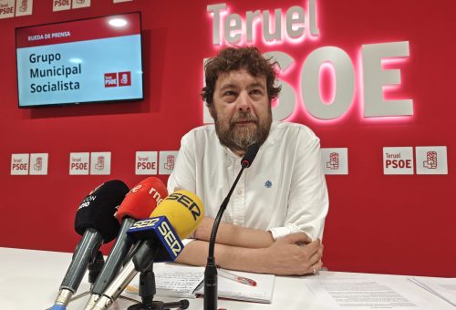 El PSOE de la capital pide al Ayuntamiento que revise la aplicación de la tasa por entrada de vehículos a través de las aceras