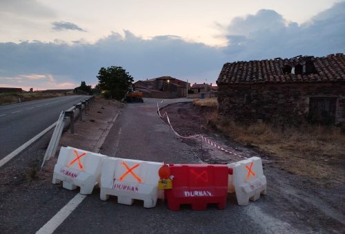 El PSOE del Altiplano denuncia “mala señalización y falta de alternativas” en las obras de la DPT en la travesía de Visiedo