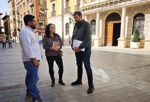 El PSOE lamenta que el Ayuntamiento de Teruel “no tenga proyectos turísticos estratégicos más allá de un dinosaurio en una rotonda”