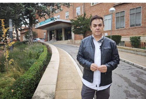 El PSOE denuncia que, con Azcón, a un abuelo turolense le cuesta más ver al oftalmólogo de lo que tarda su nieto en completar el curso escolar